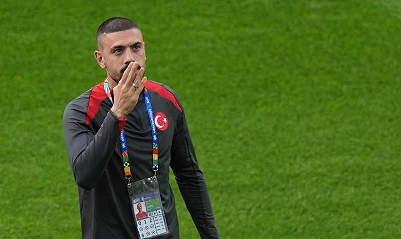 Yıllar sonra Kadıköy'de! Milli futbolcu Merih Demiral'dan sürpriz ziyaret