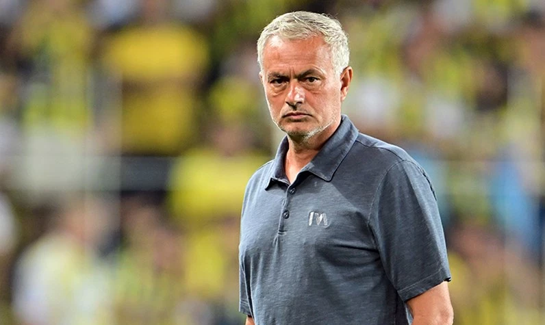 Mourinho'dan Galatasaray'a sert gönderme! Sadece onlar kart görmüyor