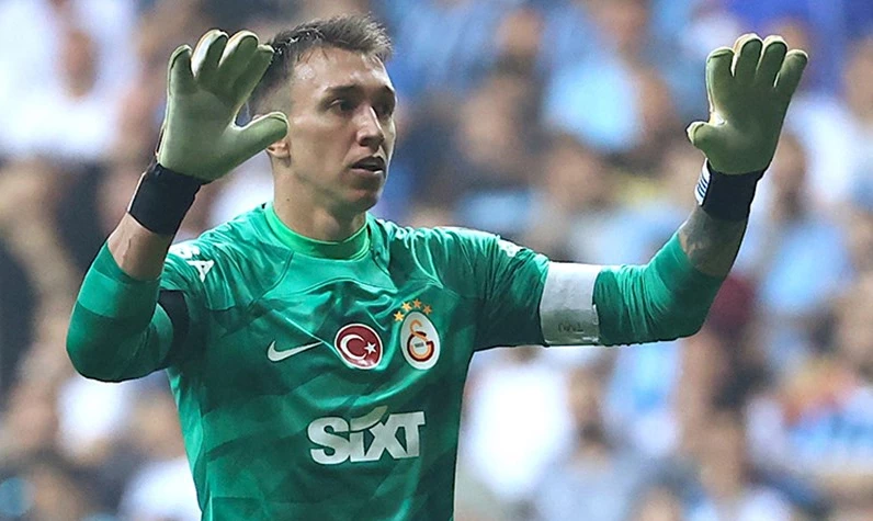 Galatasaray'da Muslera ile yollar ayrılıyor mu? Galatasaray'ın kararı kesin mi?