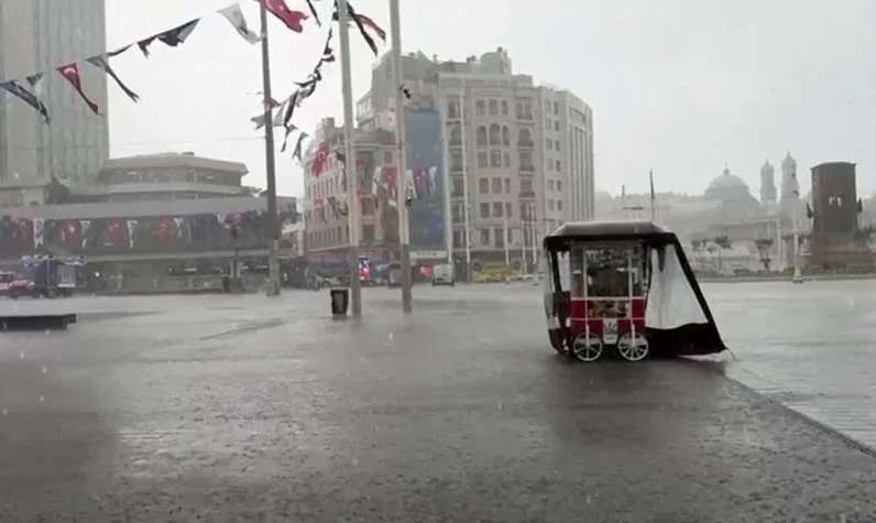 Meteoroloji uyarmıştı: İstanbul'da beklenen yağış başladı!