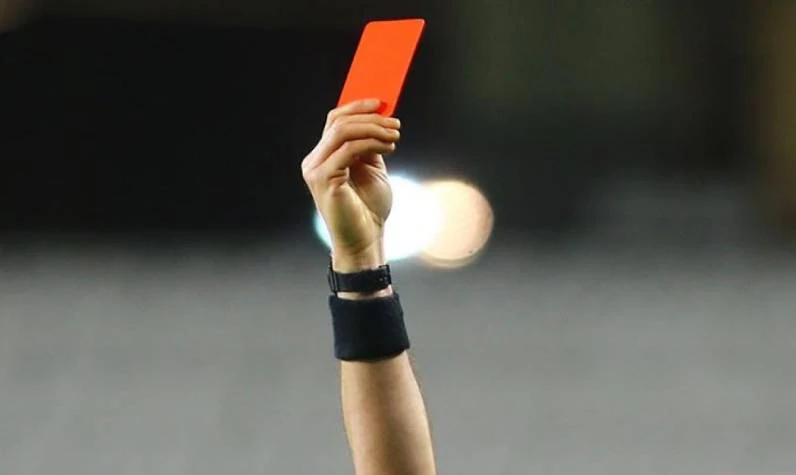 Süper Kupa'da kırmızı ve sarı kart Süper Lig maçlarında geçerli mi?