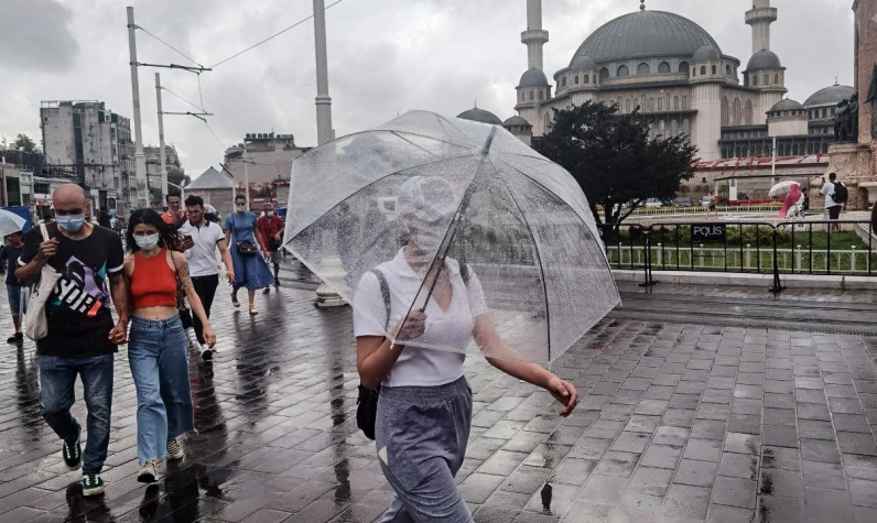 İstanbullar dışarı çıkmadan önce dikkat: Meteoroloki ve AKOM'dan peş peşe uyarılar