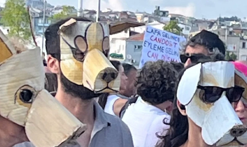 Çomar festivali! Hayvan dernekleri Yenikapı'da toplandı: Köpek kılığına girdiler!