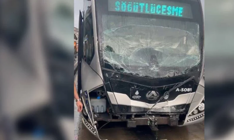 İstanbullu yine güne metrobüs kazasıyla uyandı! Avcılar'da metrobüs kazası: 2 kişi yaralı!