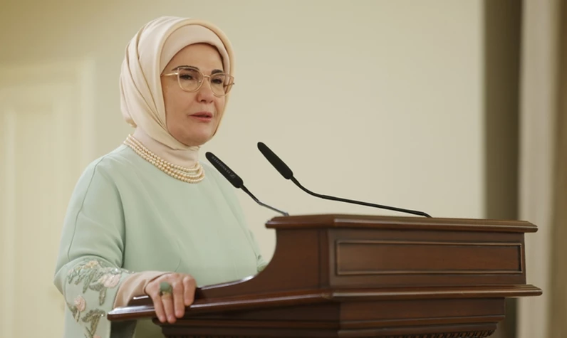 Emine Erdoğan'dan Narin Güran mesajı: 'Küçük yavrumuzun vefatı yüreğimizi dağladı'