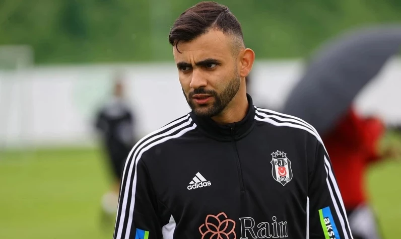 Beşiktaş'tan ayrılan Rachid Ghezzal Süper Lig ekibiyle el sıkıştı