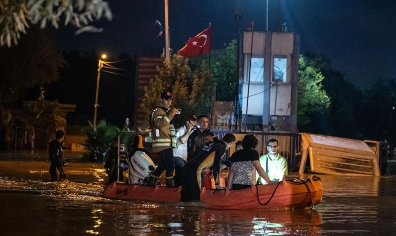 Son dakika... İstanbul Valiliği uyardı: Yarın akşama kadar sel riski var