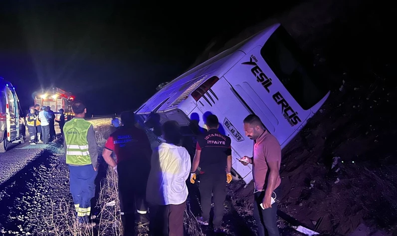 Son dakika... Sivas-Erzincan yolunda feci kaza: Çok sayıda yaralı var