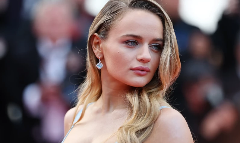 Amerikalı oyuncu Joey King, kına gecesinde görüntülendi!