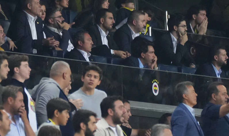 Derbi sonrası Fenerbahçe taraftarları çılgına döndü! Ali Koç istifa edecek mi?