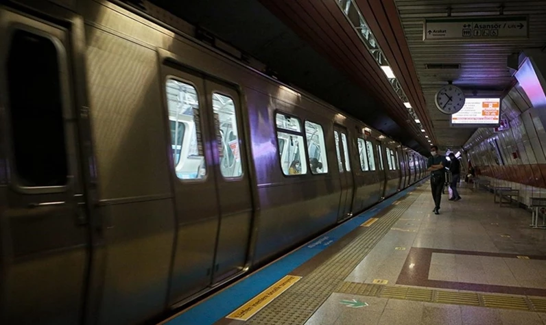 İstanbul'da yine metro arızası! Yolda kalan vatandaşlar isyan etti