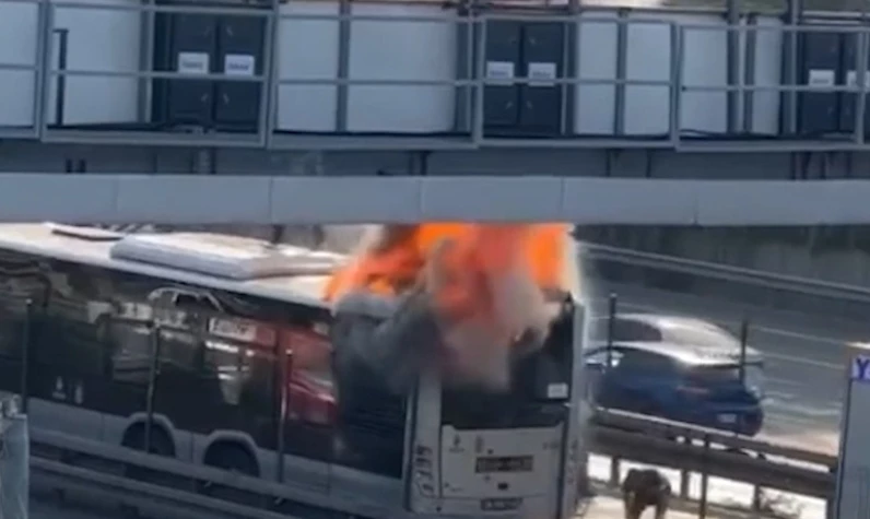 İstanbul'da metrobüs yangını