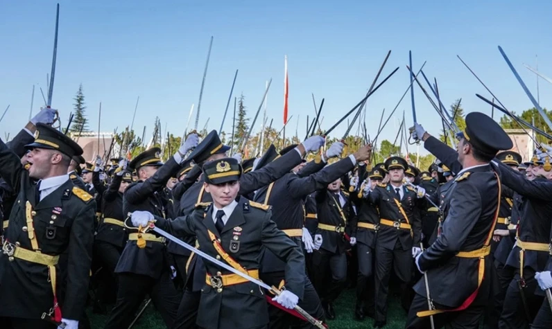 Kime meydan okuyorlar? Teğmenlerin kılıç gösterisi tepkilere neden oldu: Orduda Kemalist bölünme mi var?