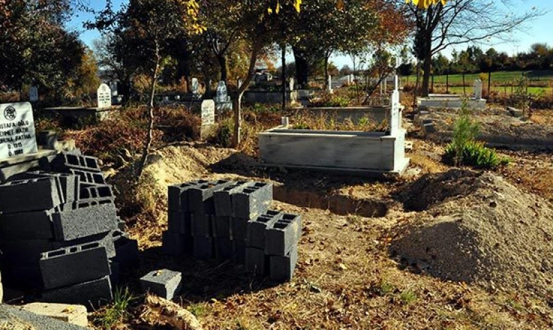 Kulaktan kulağa yayıldı! FETÖ'nün 'kayıp hazinesi' definecileri harekete geçirdi: Mezarlıklar kazıldı!