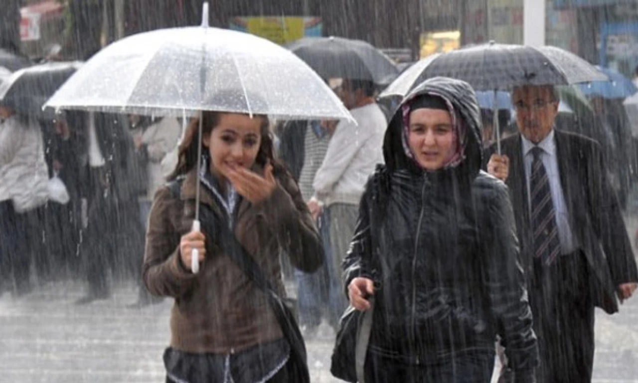 Meteorolojiden 12 il için sarı kodlu uyarı! Dondurucu soğuklara hazır olun: Balkanlar’dan yağışlı hava geliyor!