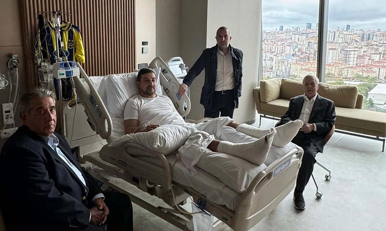 Aziz Yıldırım'dan Serhat Akın'a hastane odasında ziyaret