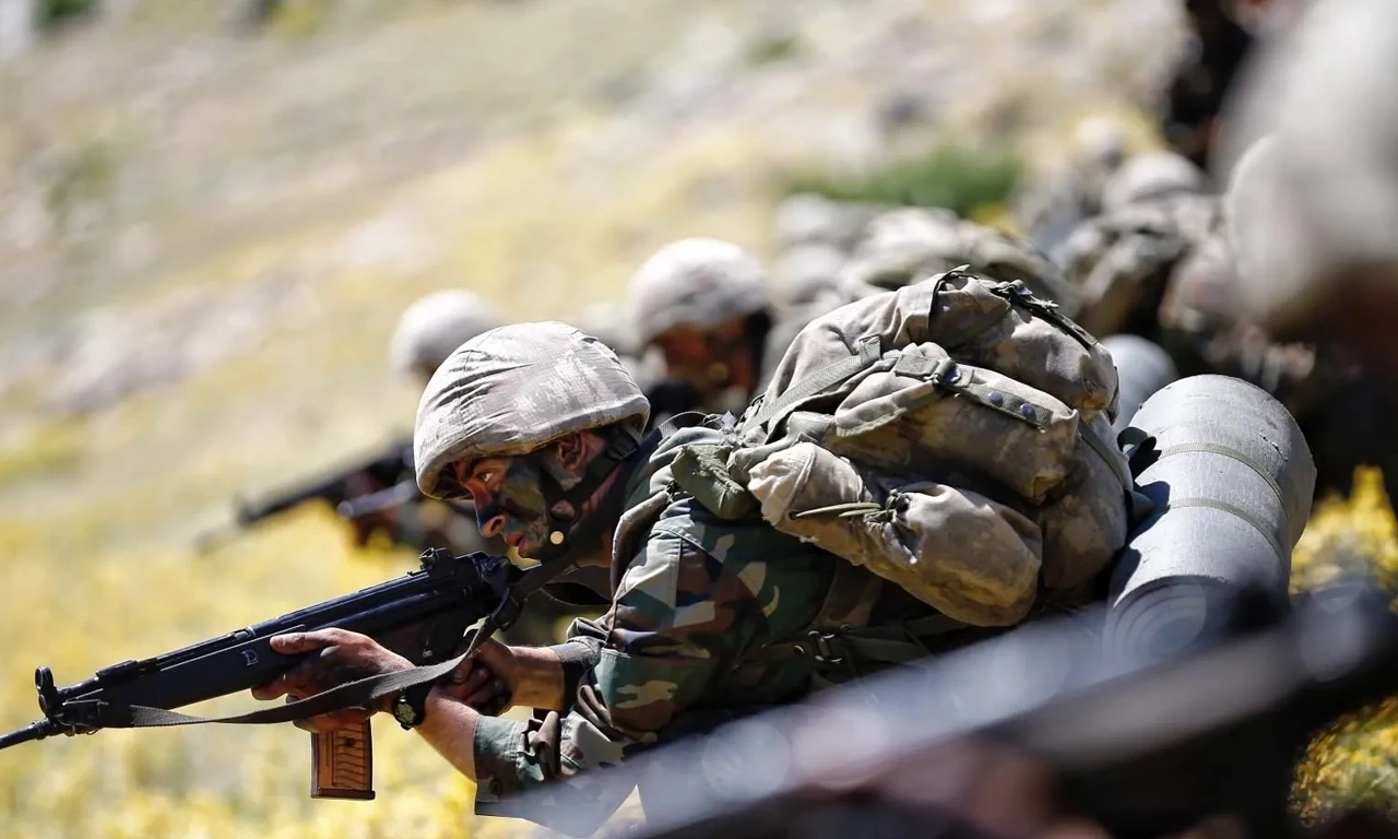 Temizliğe devam! Fırat Kalkanı Bölgesi'nde 2 terörist öldürüldü