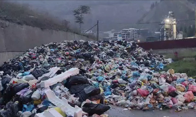 CHP belediyeciliği çöp, çukur çamur  demek! 150 tonluk çöpü yol kenarına döküldü: Bakanlık harekete geçti!