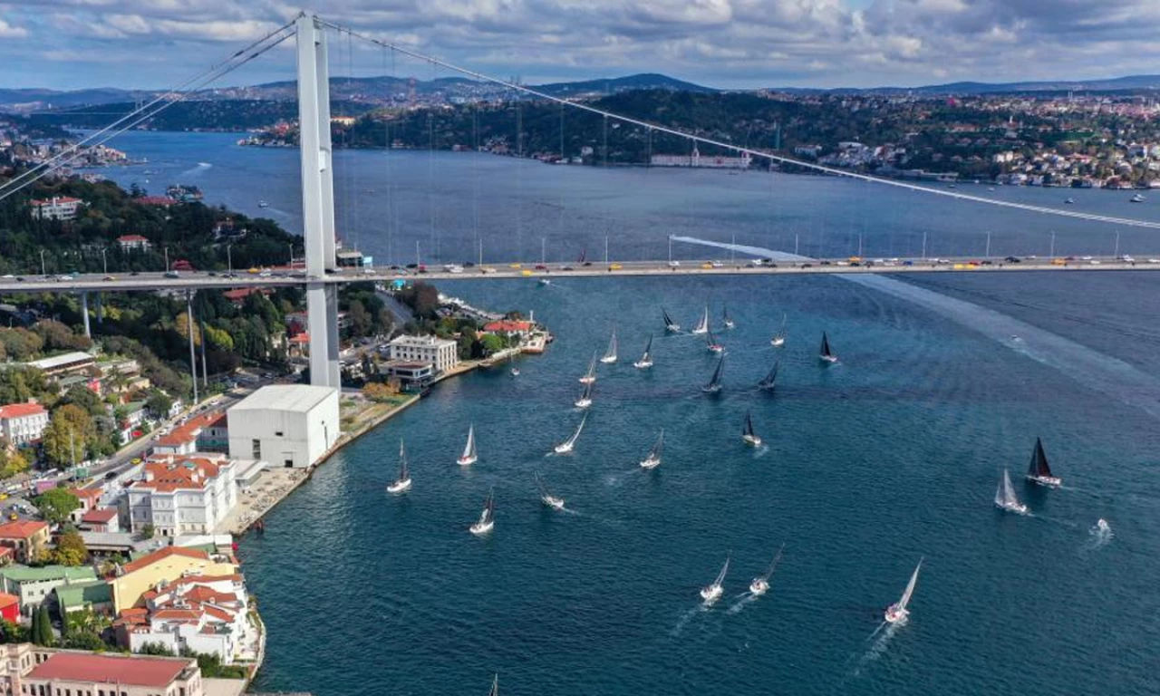 İstanbul Boğazı'nda gemi geçişleri geçici olarak durduruldu! Gemi trafiği neden askıya alındı?