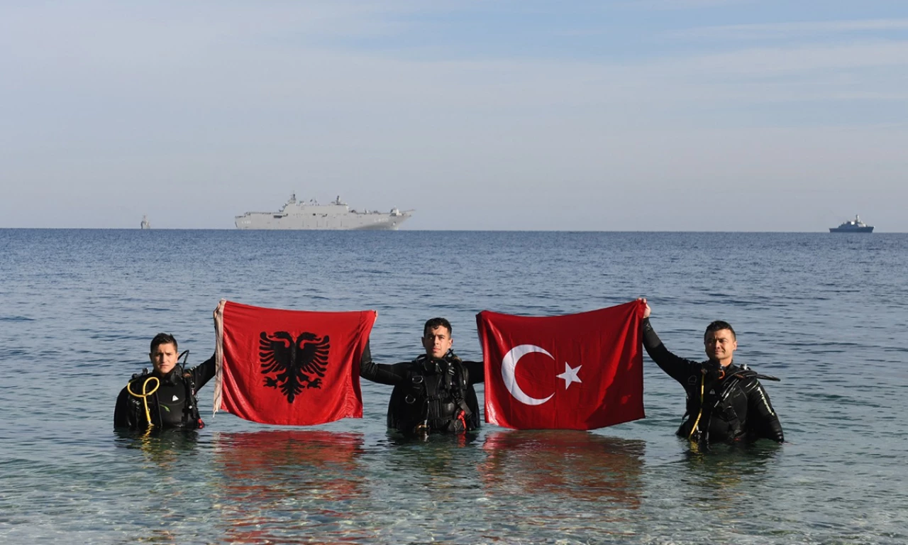 Arnavutluk'ta Türk Askeri gövde gösteri yaptı! TSK "NEPTÜN VURUŞU" tatbikatında gücünü sergiledi...