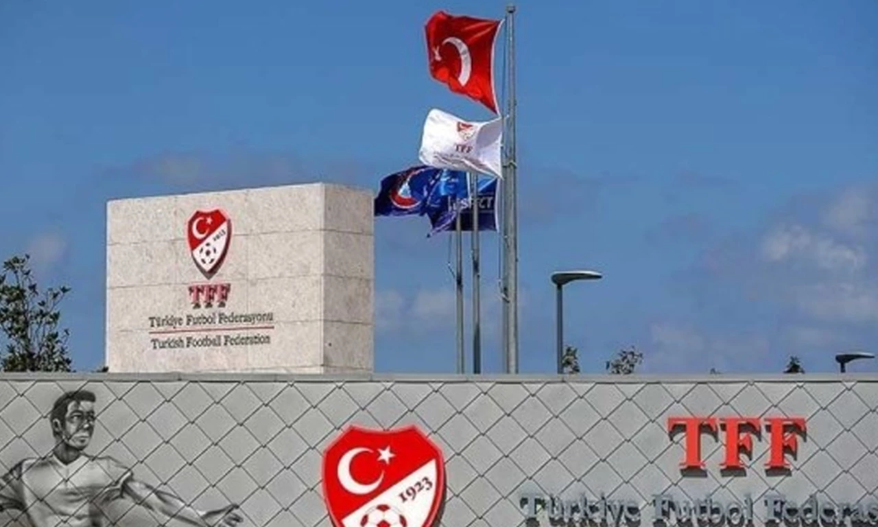 TFF ve dört büyükler Riva'da toplandı: Kritik görüşmeler yapılıyor...