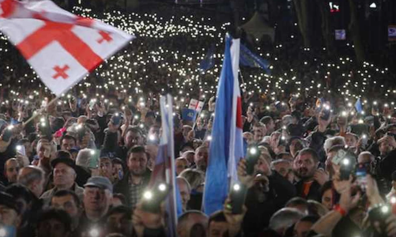 Gürcistan'da seçim krizi patlak verdi: Cumhurbaşkanı protesto çağrısı yaptı! Seçim sonuçlarına tepki olarak halk sokağa döküldü...