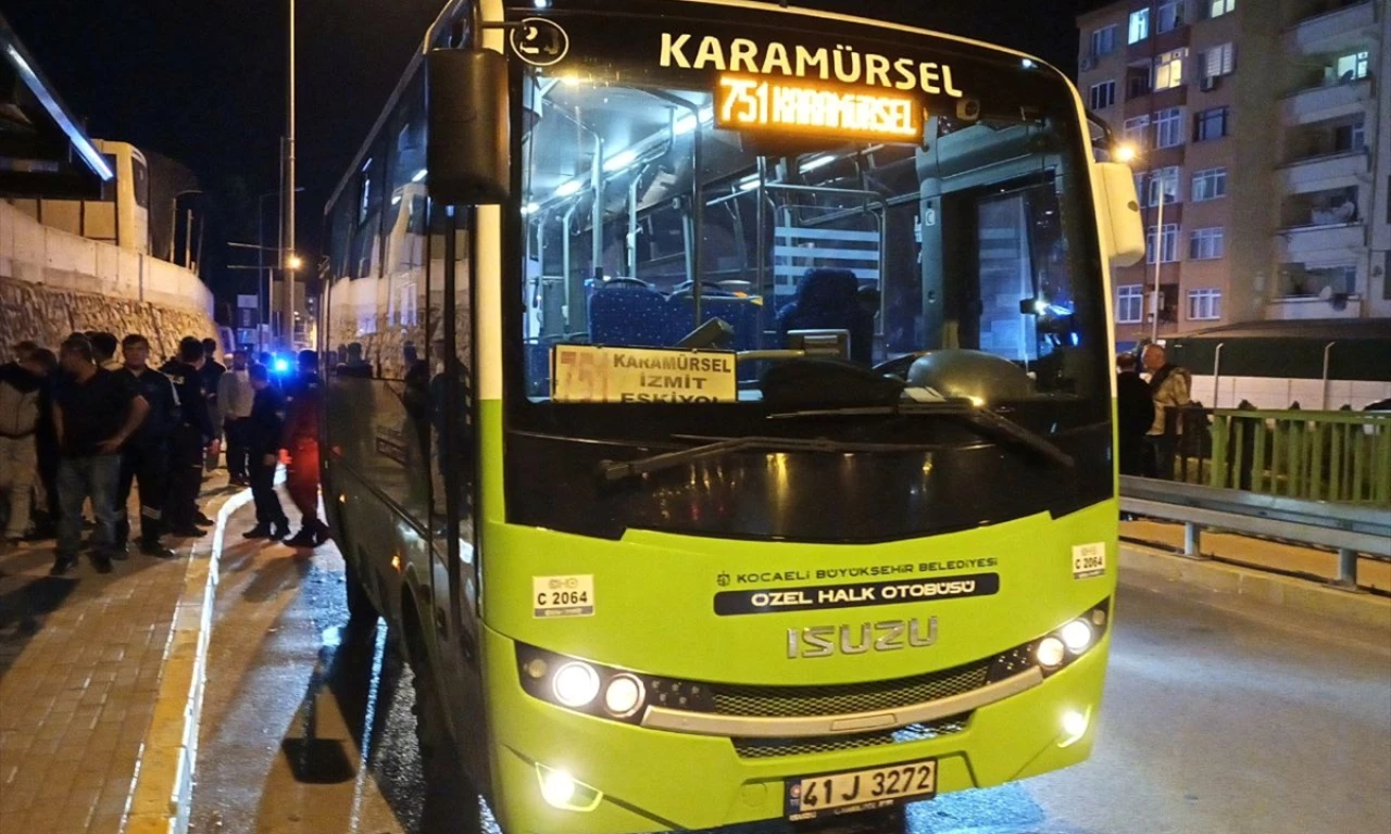 Halk otobüsünde dehşet: Onlarca kişinin gözü önünde boğazını kesip katletti