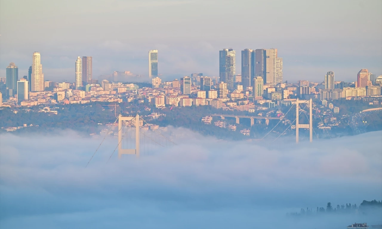 İstanbul'da deniz ulaşımına sis engeli: Gemi trafiği durduruldu seferler iptal edildi