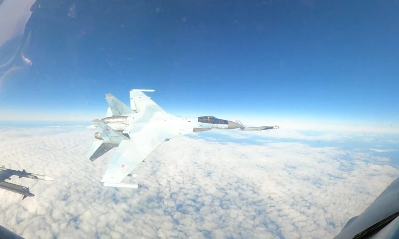 Alaska'da Rusya-ABD kapışması: Rus uçağı ABD F-16'sını silme geçti