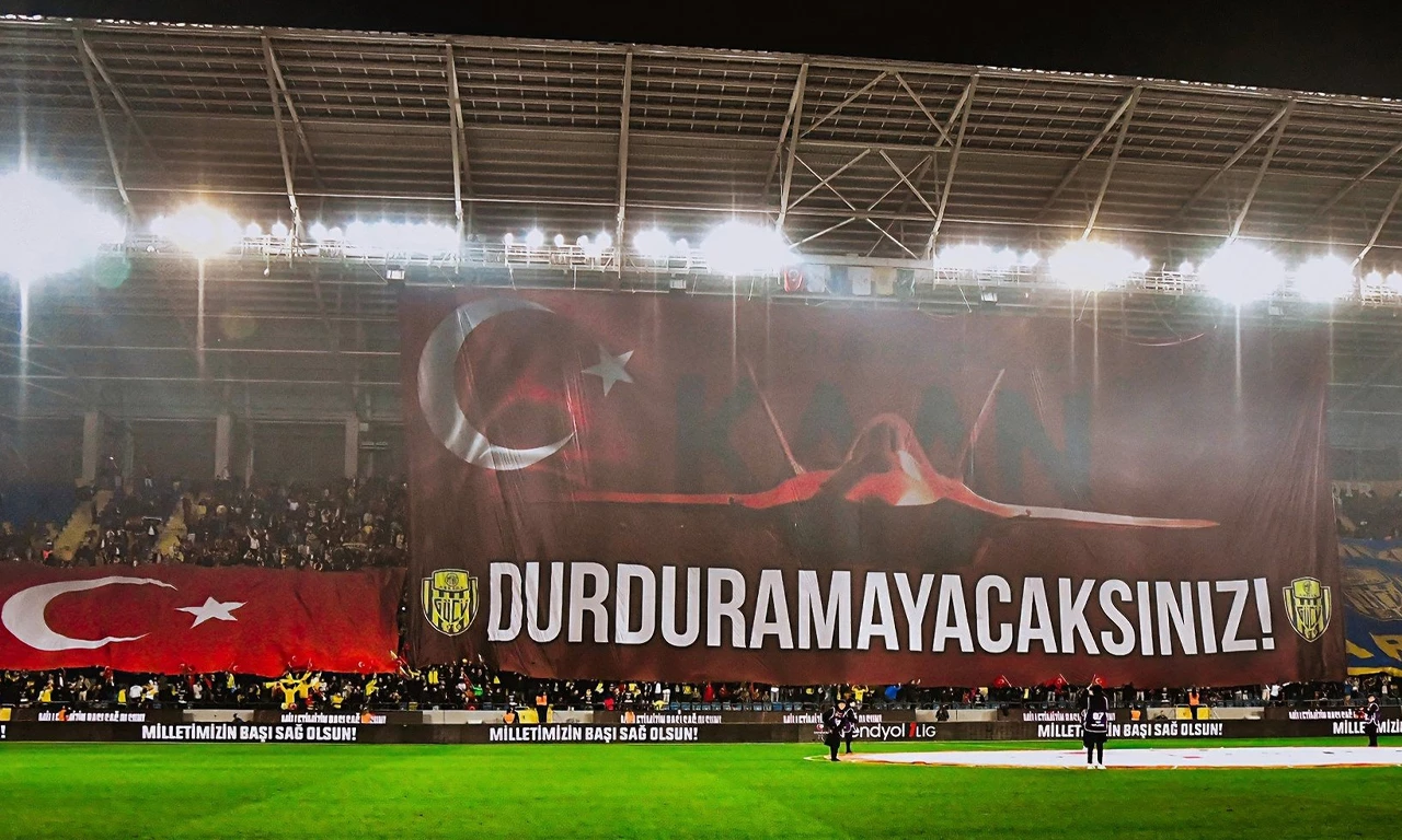 Ankaragücü taraftarından tüyleri diken diken eden koreografi: 'Durduramayacaksınız'