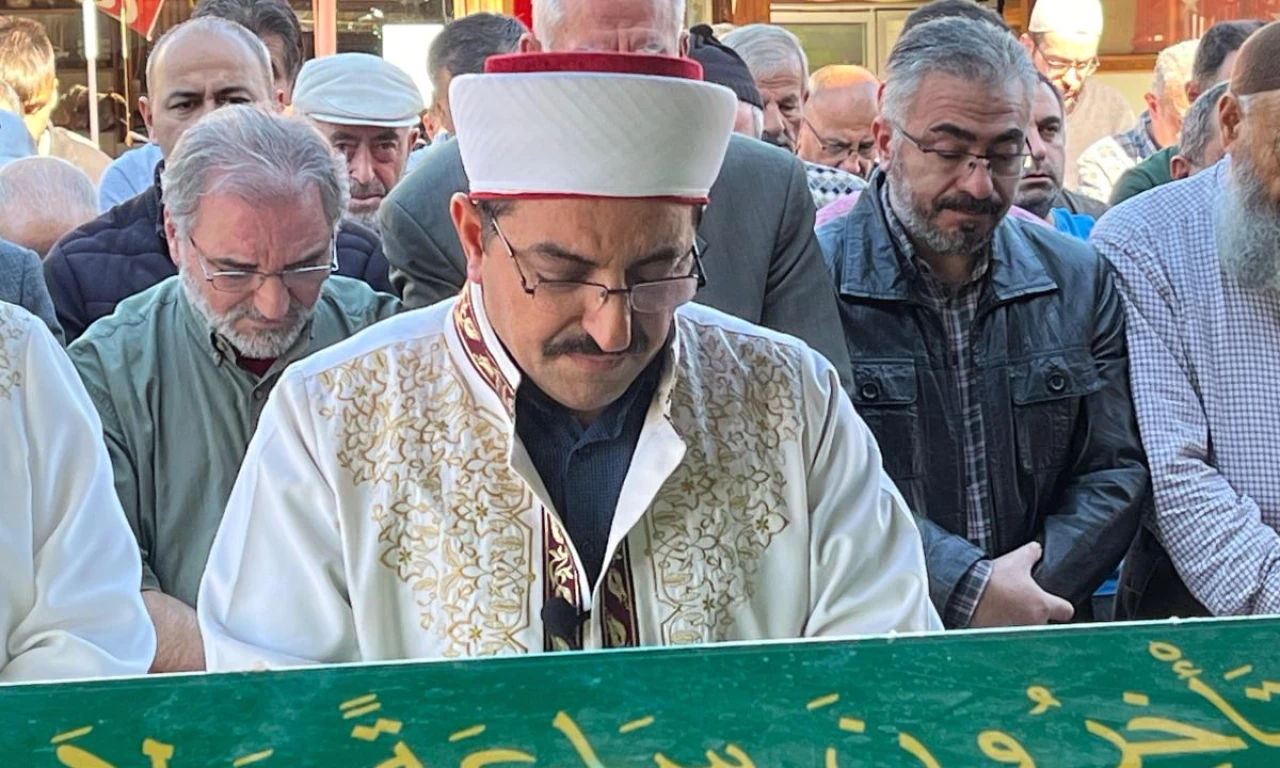 Makul duruşu yürekleri yaktı! En acı cenaze namazı: İmam baba oğluna son vazifesini yaptı!