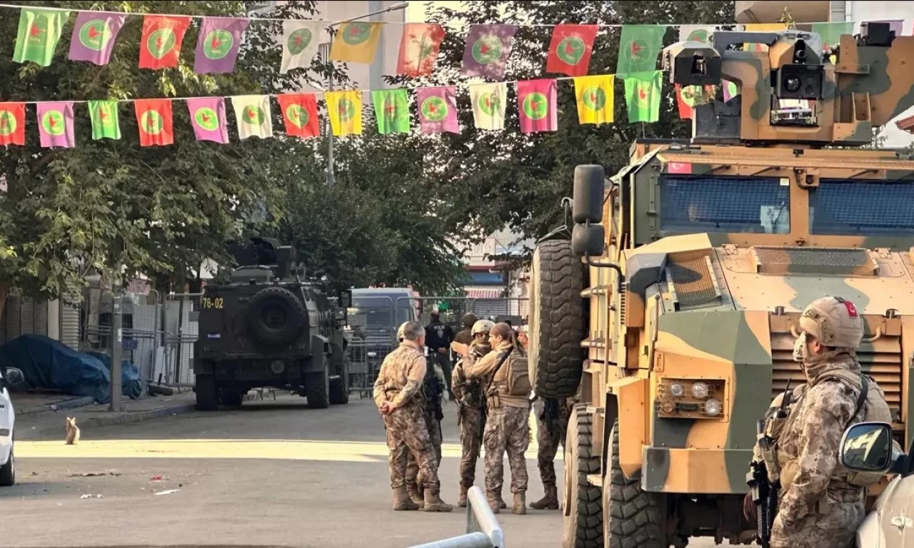 13 polisimizin şehit olduğu bombalı saldırı sonucu flaş gelişme: DEM binasına terör baskını