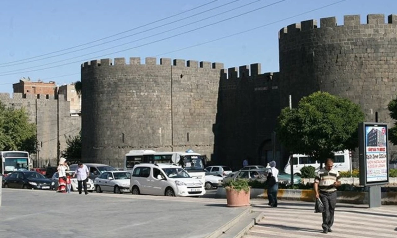 Olası terör eylemlerine dikkat çekildi: Diyarbakır Valiliği, pazar günü yapılması planlanan mitingie izin vermedi