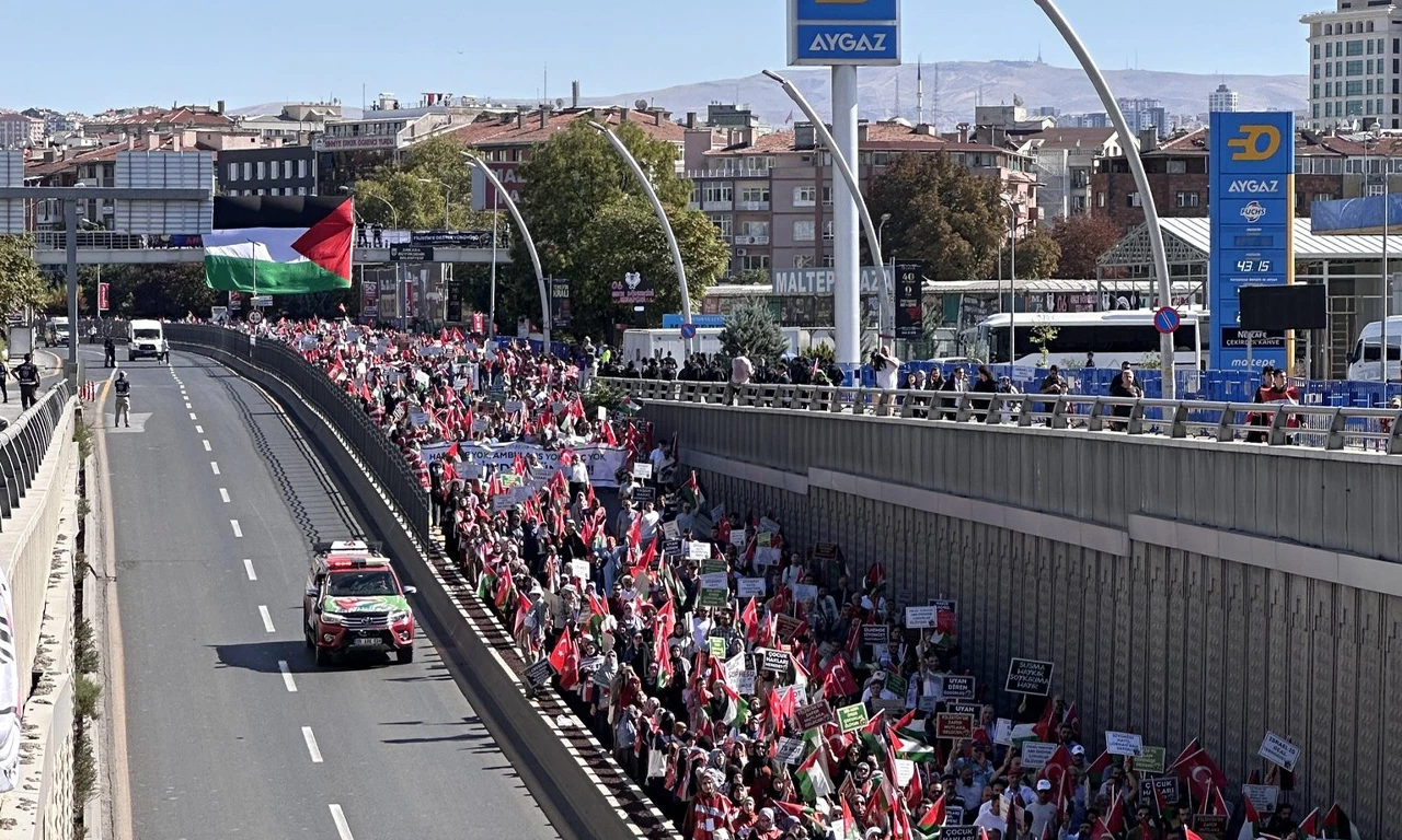 81 il ayağa kalktı: Türkiye, Filistin için yürüyor! Sokaklarda mahşeri kalabalık var