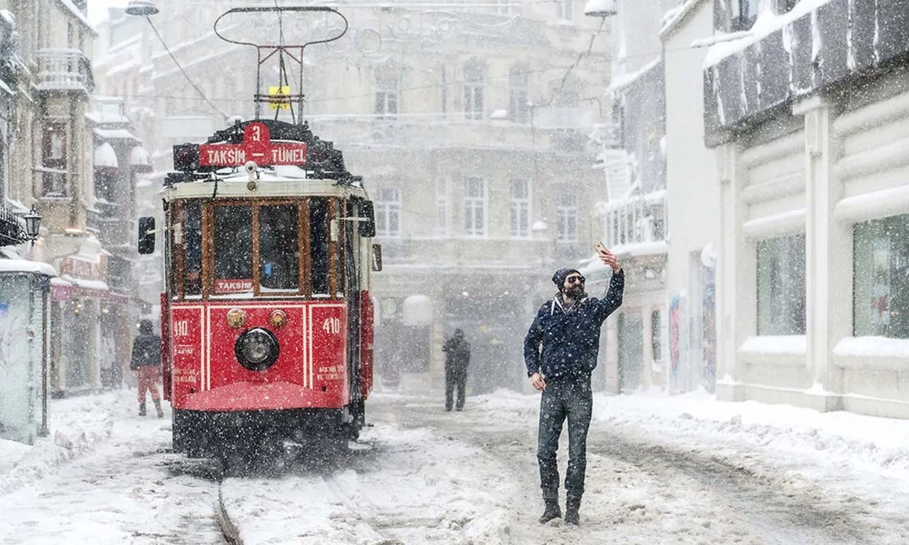 İstanbul'a La Nina kışı geliyor! Kar yağışı için ilk tarih verildi