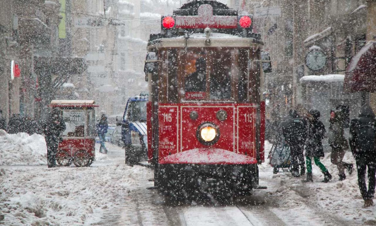 Perşembe kar geliyor! İstanbul'da sıcaklıklar 6 derece birden düşüyor