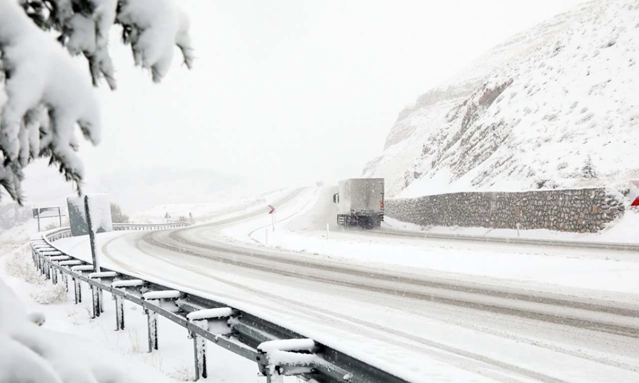 Perşembe'ye dikkat! Rusya'dan kar yağışlı hava geliyor! Bolu, Kastamonu ve İç Anadolu...