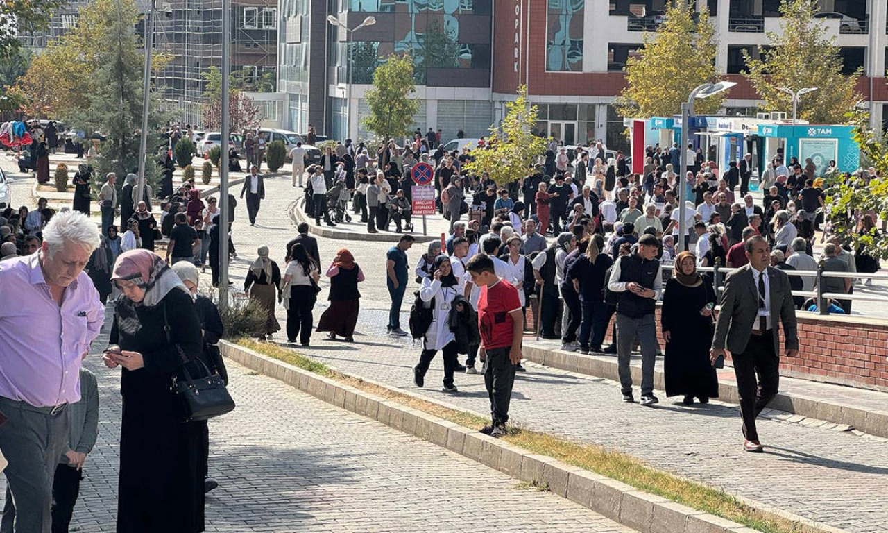 Malatya ve Elazığ'da kaç hasarlı bina var? Bakan Kurum 5,9'luk depremin bilançosunu açıkladı