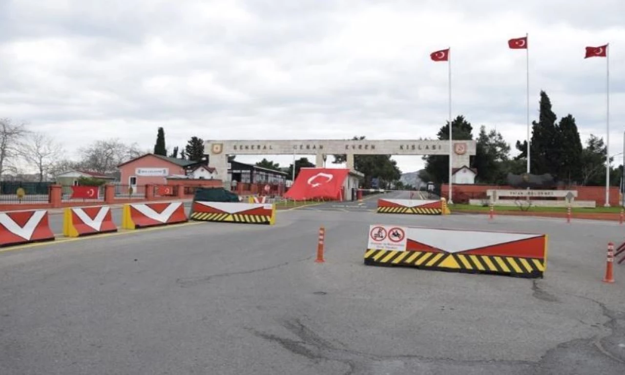 Maltepe Kenan Evren Kışlası nerede, nasıl gidilir? İkmal Maliye Okulu ve Eğitim Merkezi'ne otobüsle, metrobüsle gidilir mi?