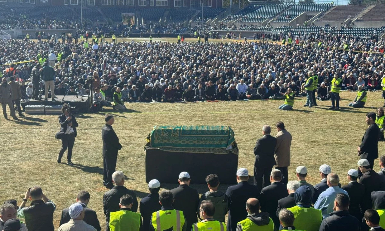 Terörist Gülen'in cenazesinde dikkat çeken kare! Törende Adil Öksüz vardı iddiası: İşte o fotoğraf....