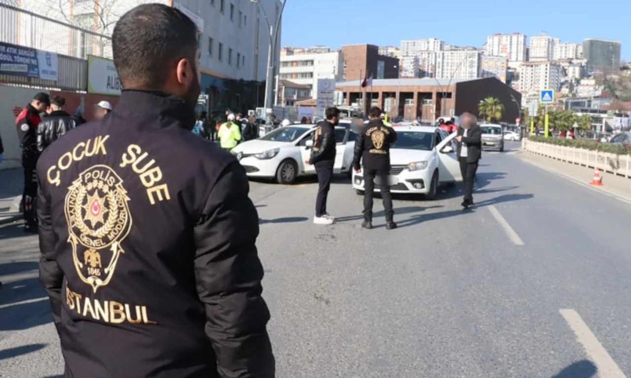 Adı: Pervaneli şeker! Yeni tuzağı emniyet bozdu: Okullarda içinde uyuşturucu olan şeker dağıtıldı!