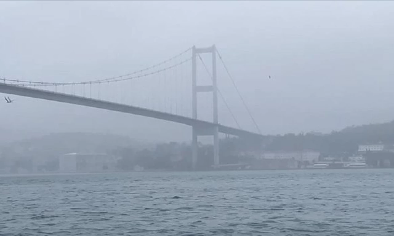 İstanbul'da deniz ulaşımına sis engeli: Gemi trafiği durduruldu vapur seferler iptal edildi