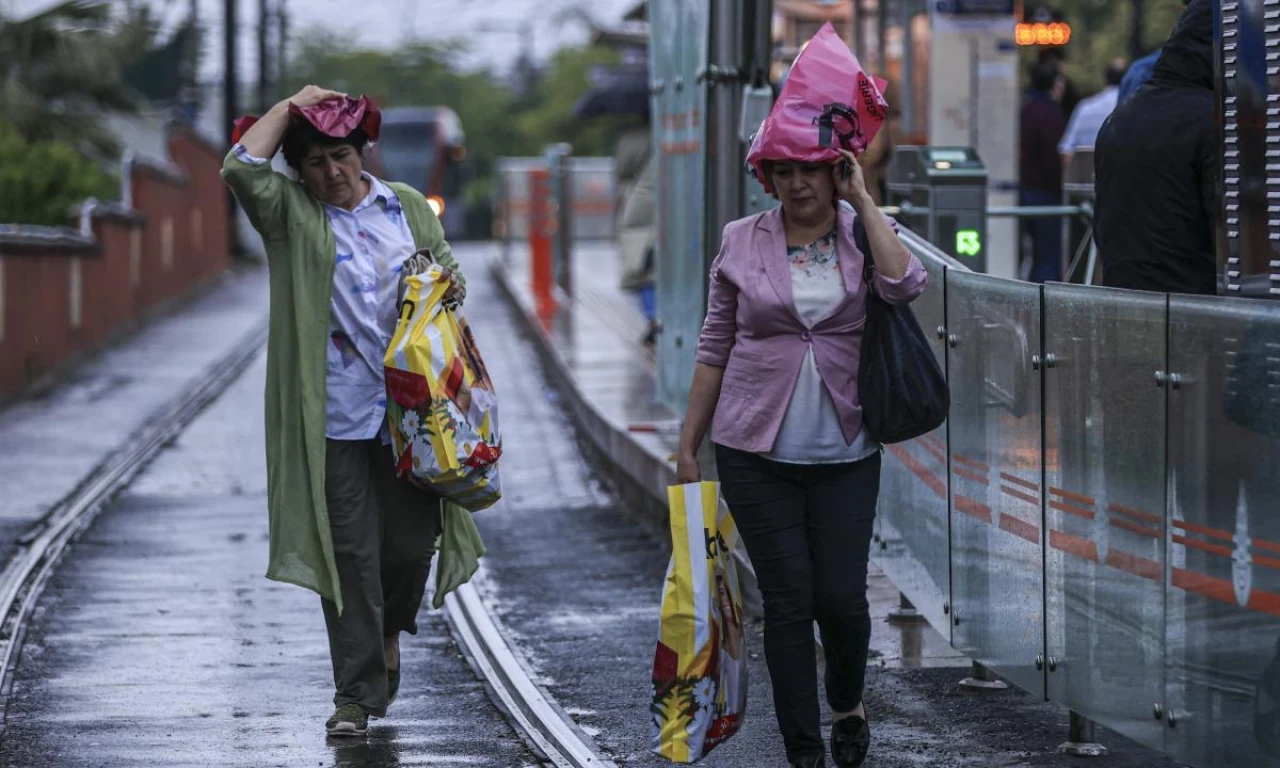 Meteoroloji uyardı: Sıcaklıklar 9 derece birden düşecek yağış fena halde geliyor