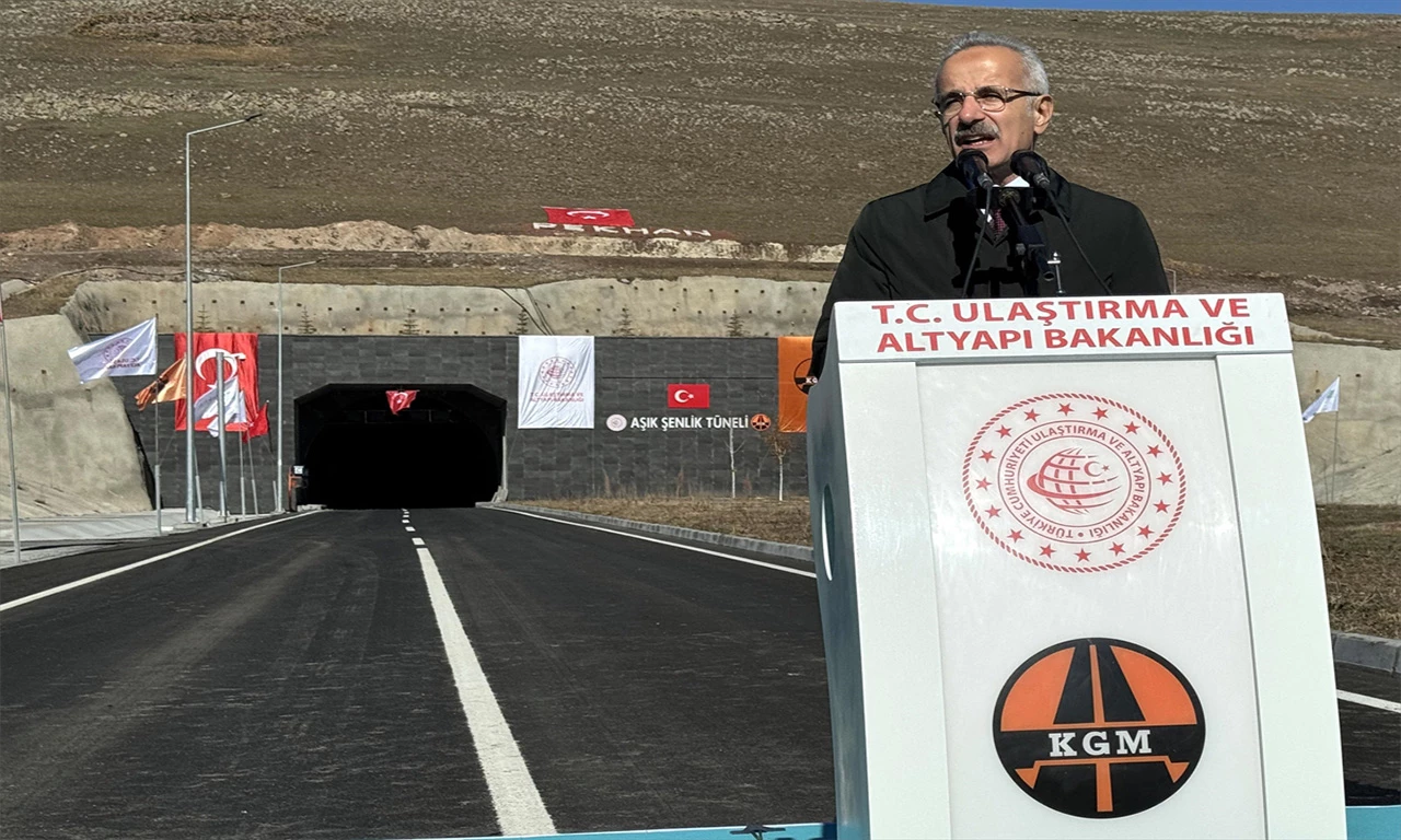 Bakan Uraloğlu'ndan dev projeyle ilgili müjdeli haber! Aşık Şenlik Tüneli ve Çıldır-Aktaş sınır kapısı yolu açıldı