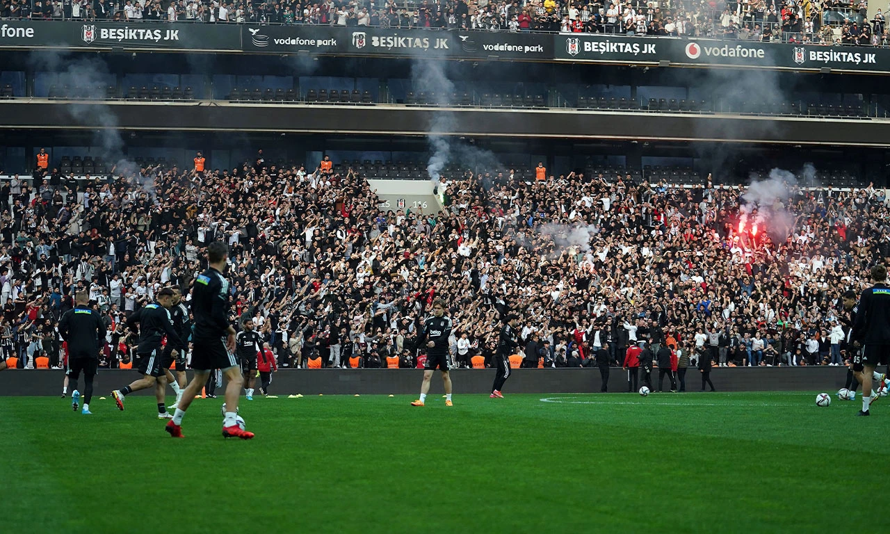 Siyonistler emretti UEFA ikiletmedi: Maç Filistin'e desteğin terör tehdidi sayıldığı Macaristan'da oynanacak!