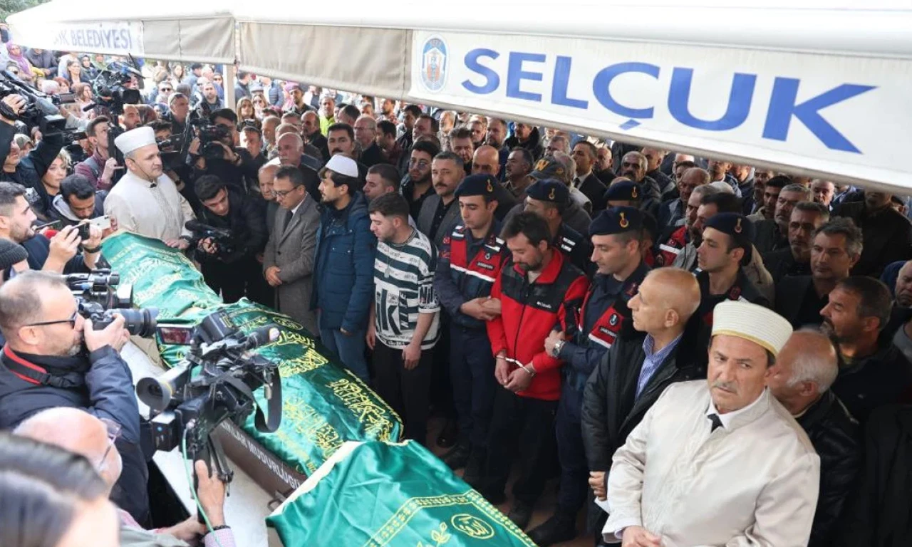 Türkiye meleklerine ağlıyor! İzmir'deki yangın faciasında ölen kardeşler defnedildi