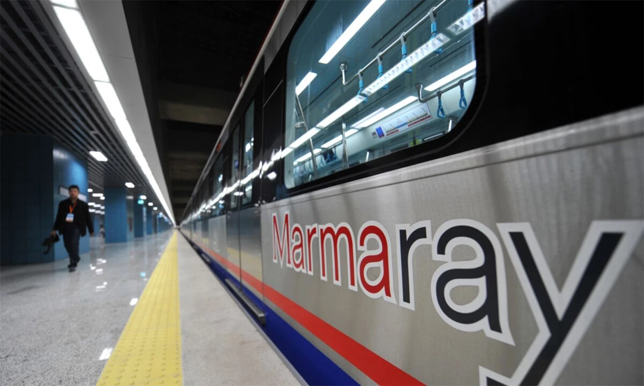 Marmaray istasyonunda silah sesleri yükseldi! Güvenlik görevlisi, tartıştığı yolcuyu vurdu