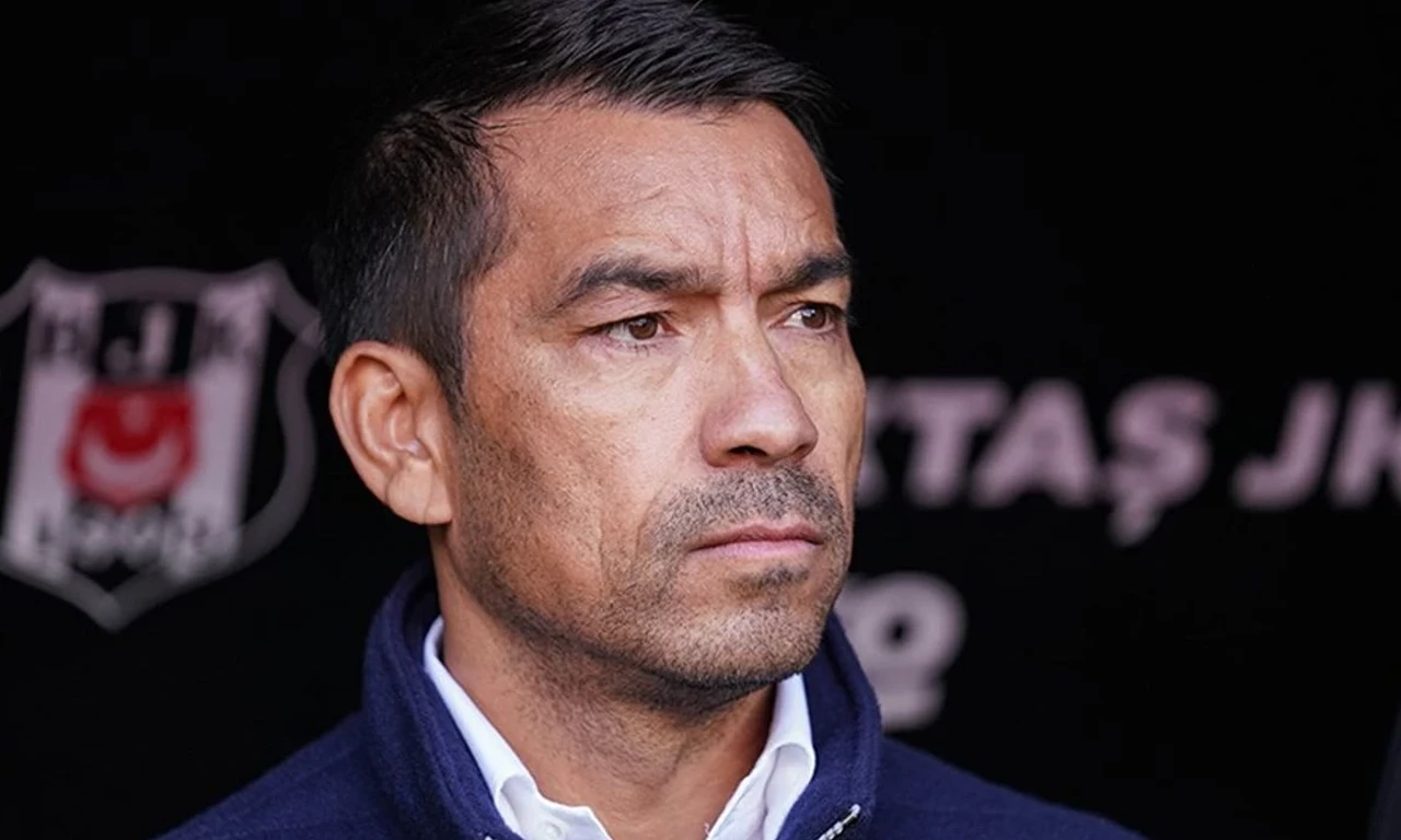 Beşiktaş'da yaprak dökümü başlıyor: Giovanni van Bronckhorst onların biletini kesti!