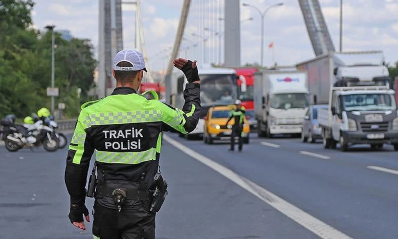 Pazar günü yola çıkarken bir kere daha düşünün! İstanbul'da bazı yollar trafiğe kapıtalacak