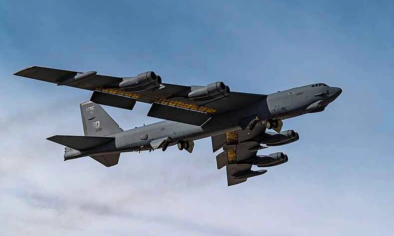 ABD'den Ortadoğu'ya ek hava gücü: Nükleer kapasiteli B-52 bombardıman uçakları Katar'da